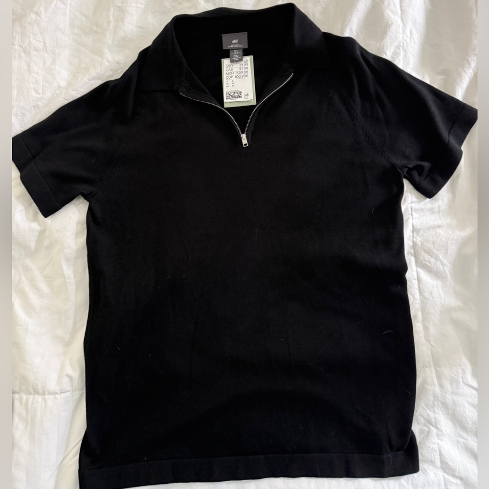 NWT- H&M Men’s Muscle Fit Knit Polo Black- size large